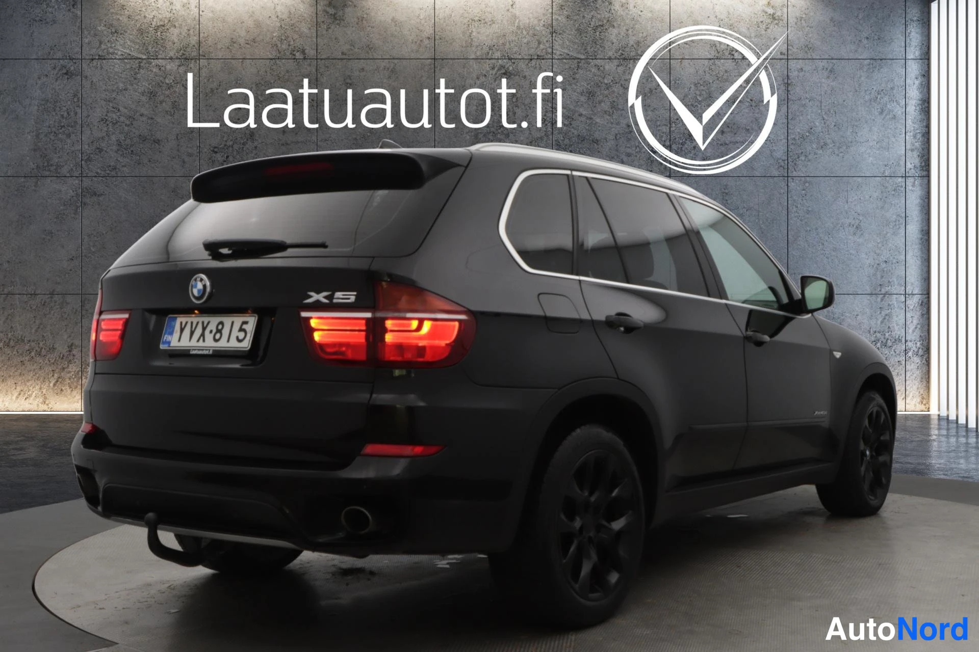Musta BMW X5 2010, takaviisto, kuva 6
