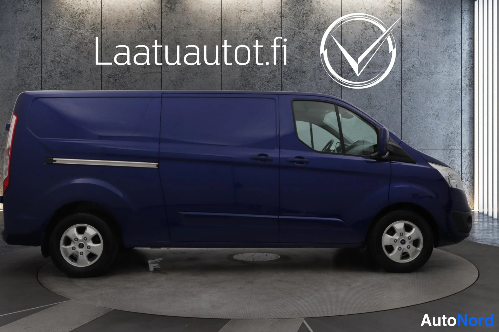 Sininen Ford Transit Custom 2017, sivulta, kuva 3
