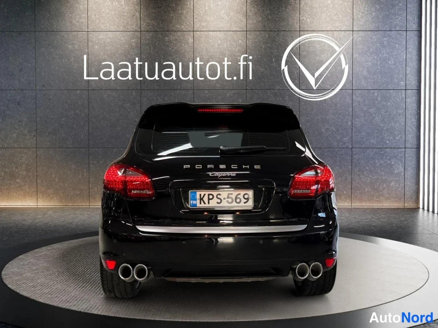 Musta Porsche Cayenne 2012, takaa, kuva 9