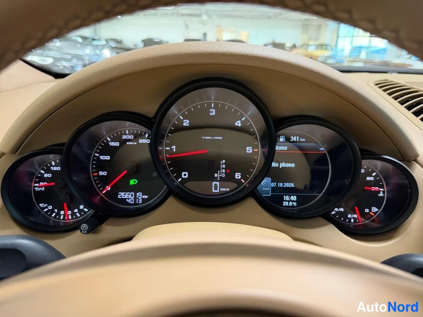 Musta Porsche Cayenne 2012, yksityiskohta, kuva 21