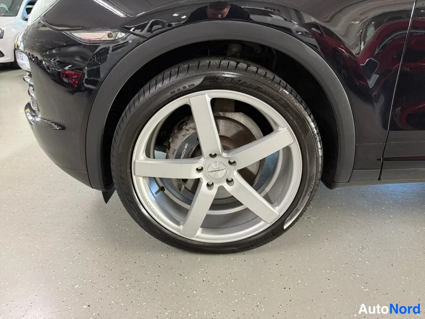 Musta Porsche Cayenne 2012, yksityiskohta, kuva 25