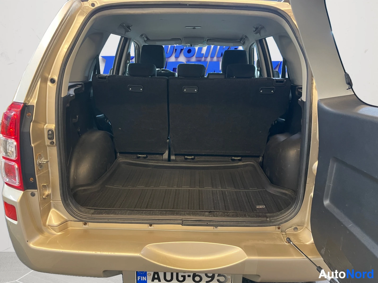 Ruskea Suzuki Grand Vitara 2007, takaa, kuva 10