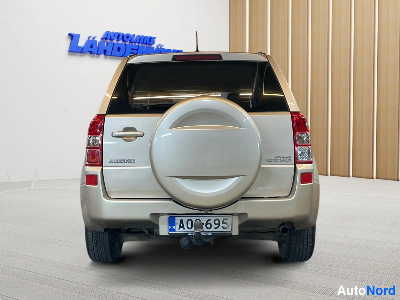 Ruskea Suzuki Grand Vitara 2007, takaa, kuva 9