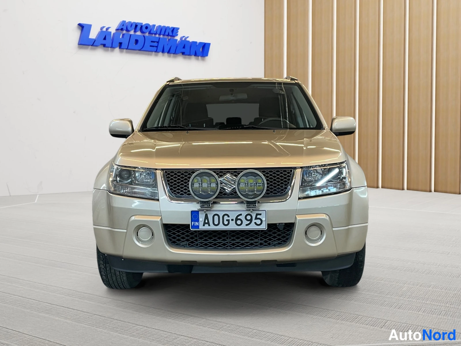 Ruskea Suzuki Grand Vitara 2007, edestä, kuva 5