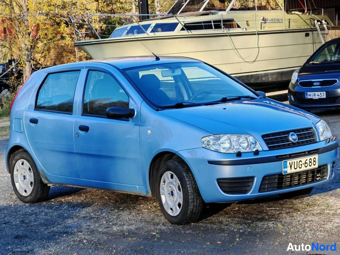 Sininen Fiat Punto 2005, etuviisto, keula oikealle, kuva 2