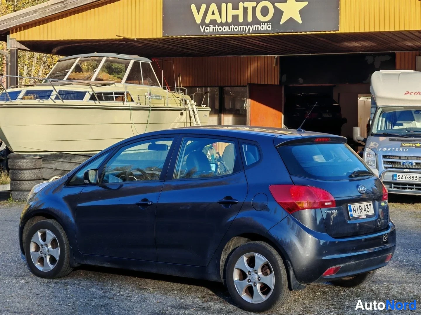 Copper Kia Venga 2012, rear three-quarter, photo 4