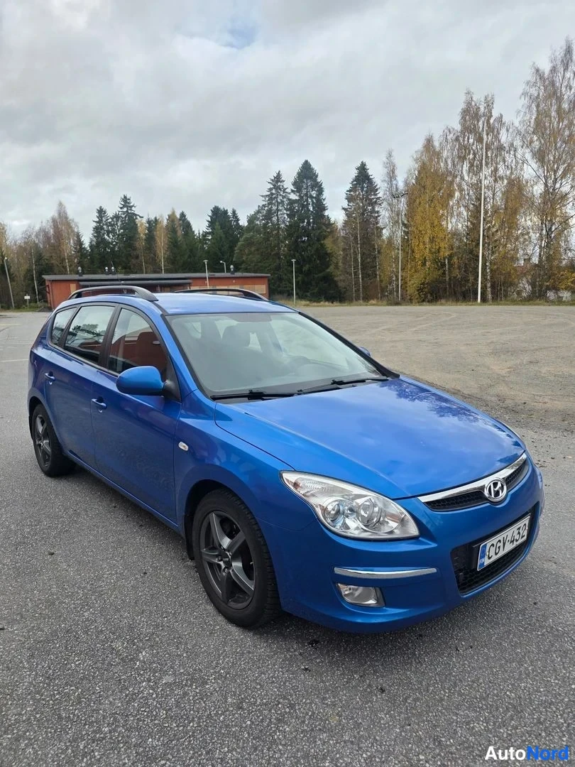 Sininen Hyundai i30 2008, etuviisto, keula oikealle, kuva 2
