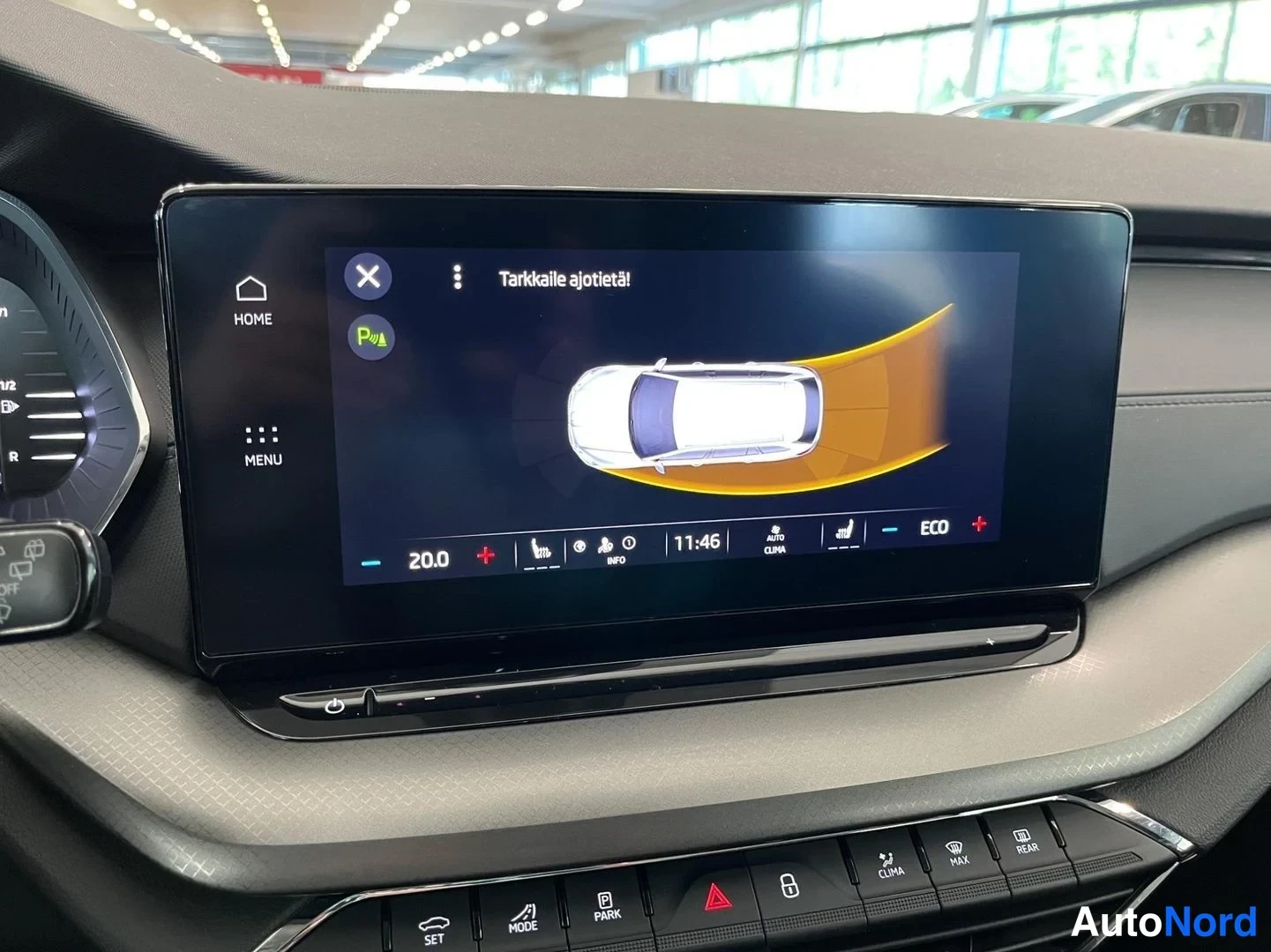Valkoinen Skoda Octavia 2024, kuva 22