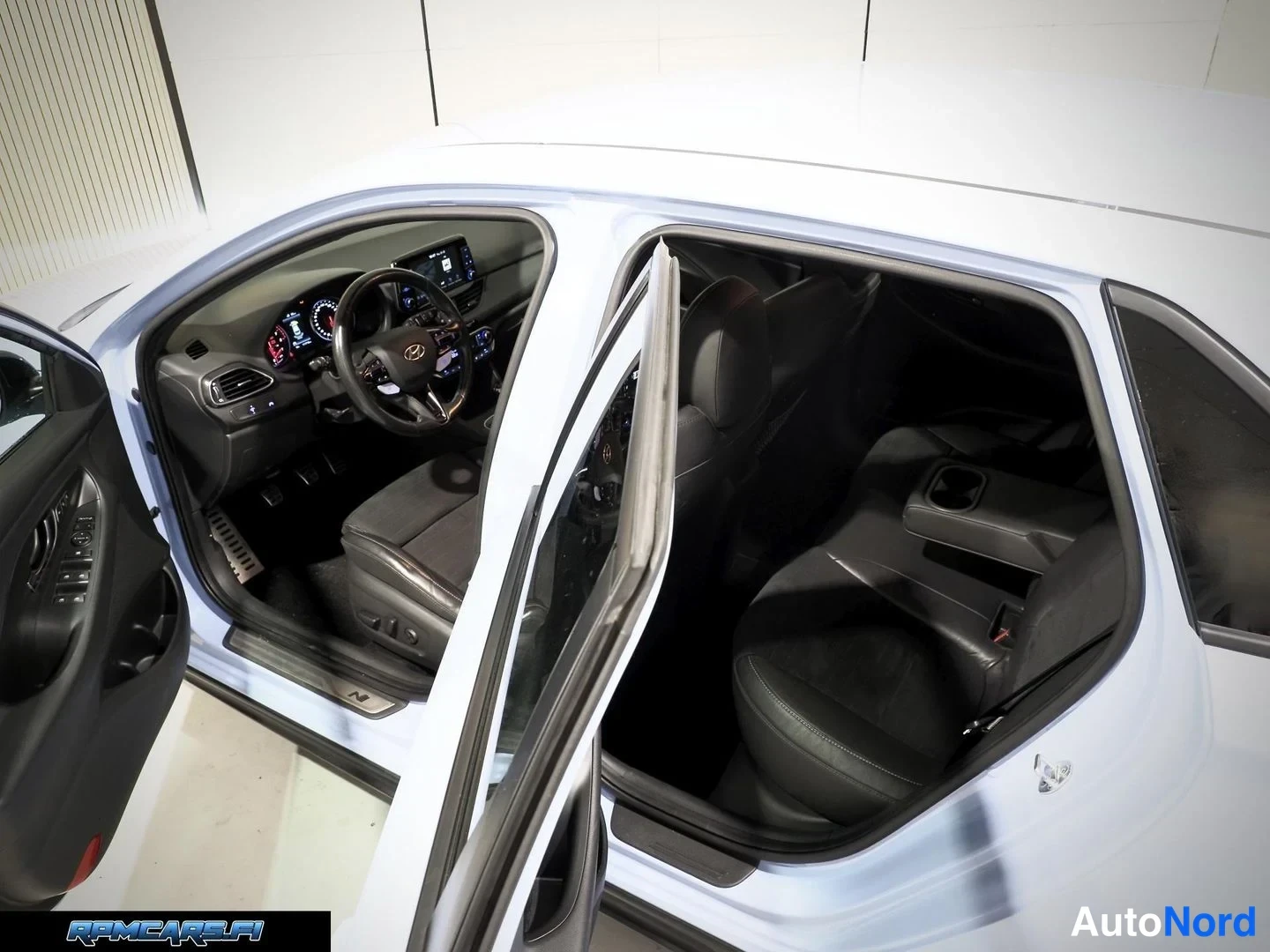 Sininen Hyundai i30 N 2018, ohjaamo, kuva 17