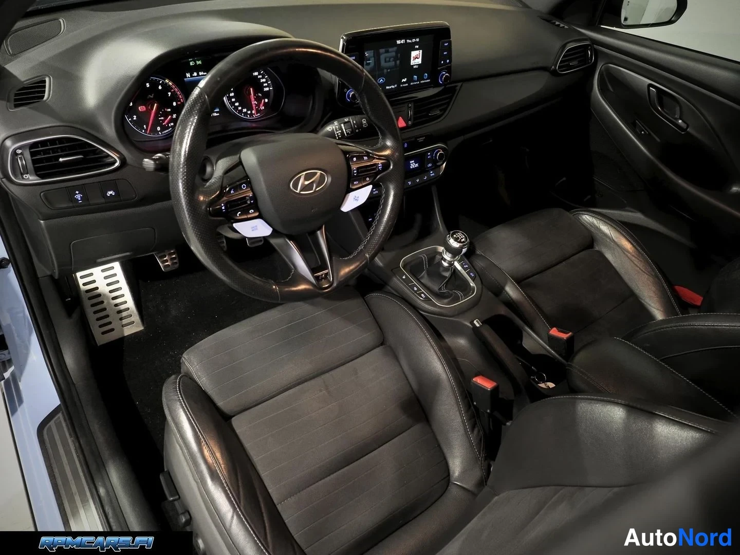 Sininen Hyundai i30 N 2018, ohjaamo, kuva 18