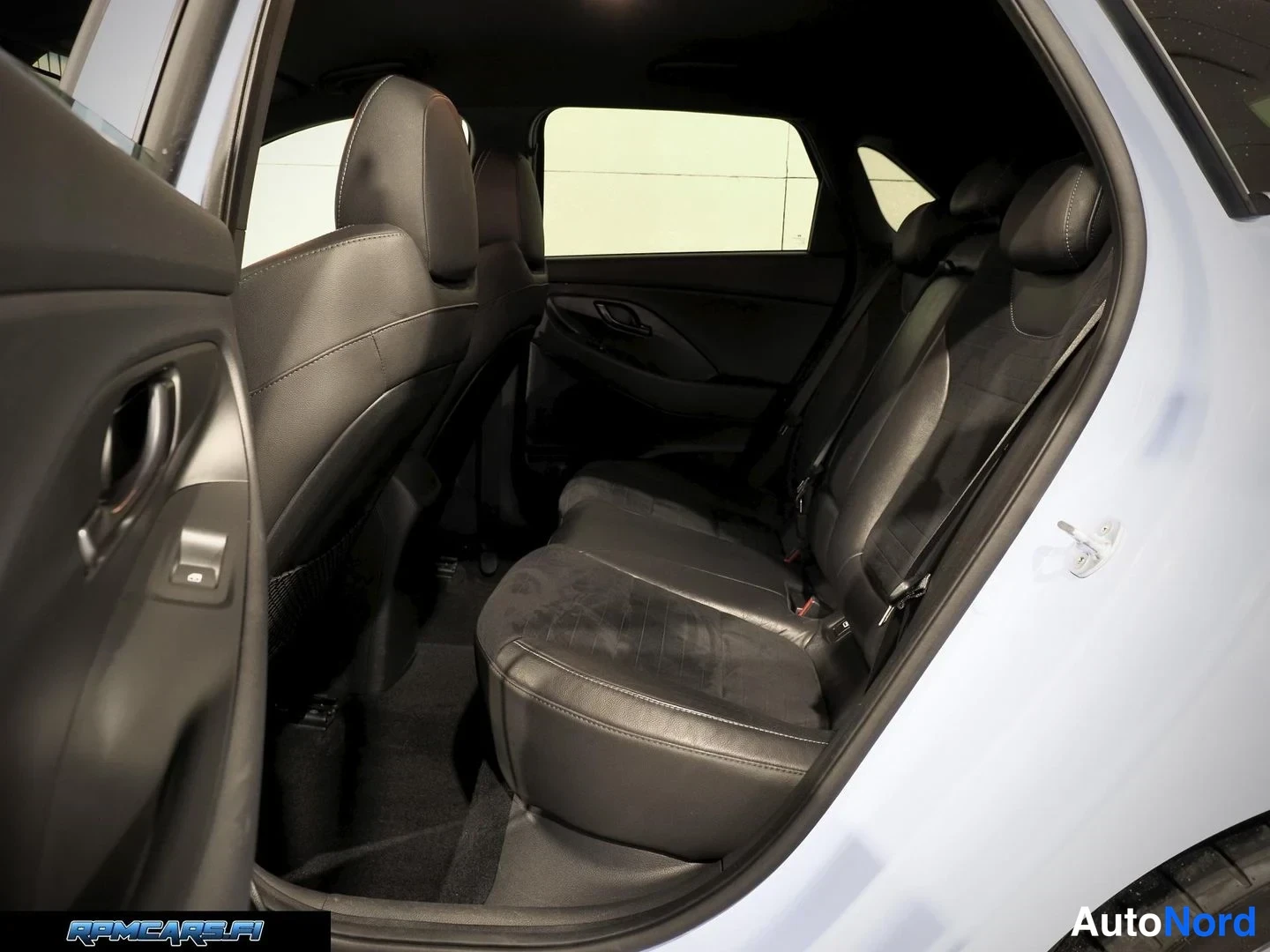 Sininen Hyundai i30 N 2018, takaistuimet, kuva 27
