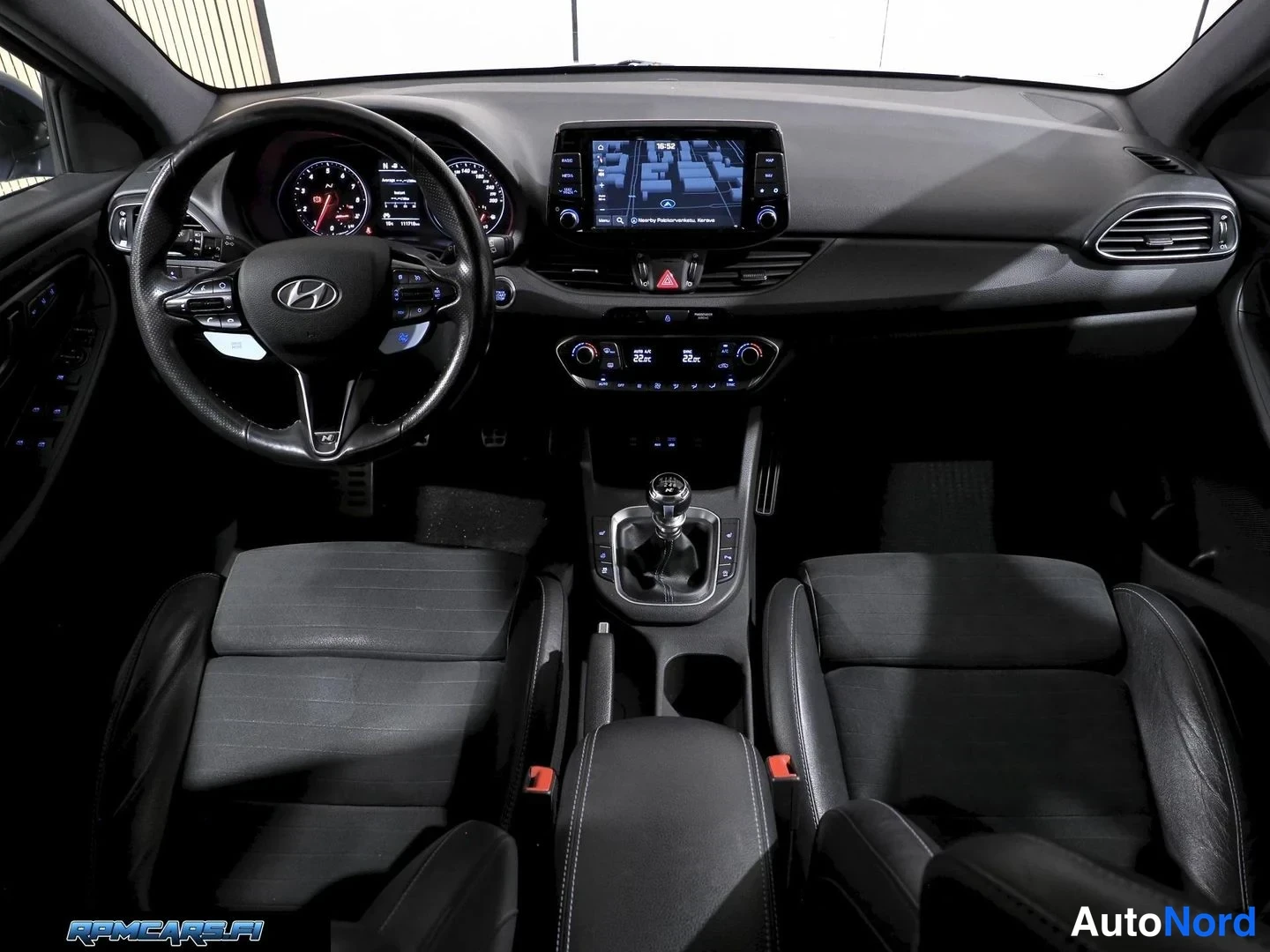 Sininen Hyundai i30 N 2018, ohjaamo, kuva 19