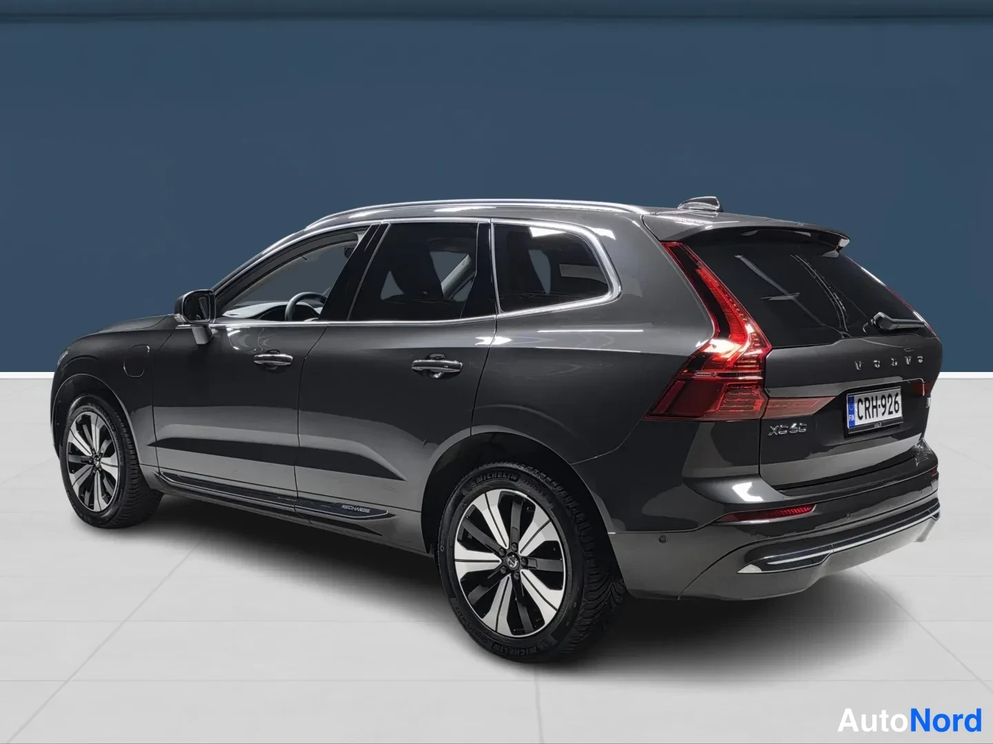 Harmaa Volvo XC60 2023, takaviisto, kuva 7