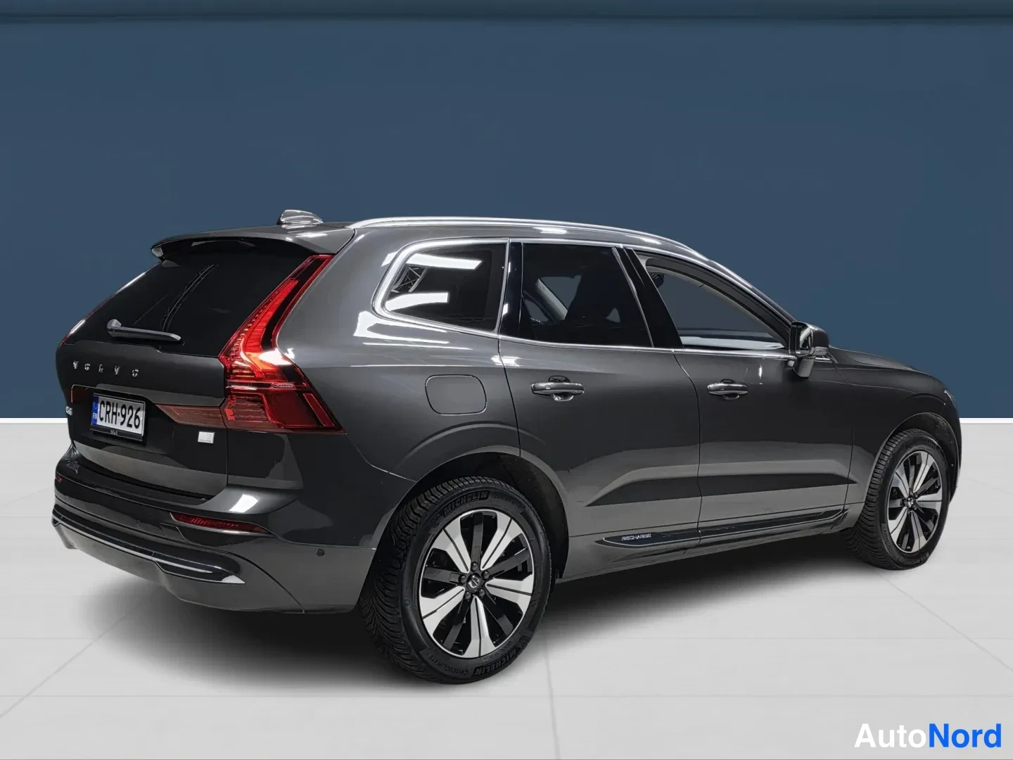 Harmaa Volvo XC60 2023, takaviisto, kuva 6