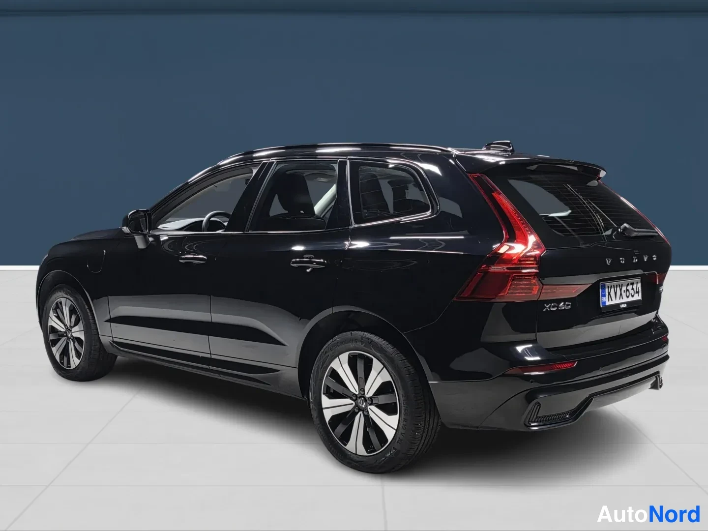 Musta Volvo XC60 2025, takaviisto, kuva 6