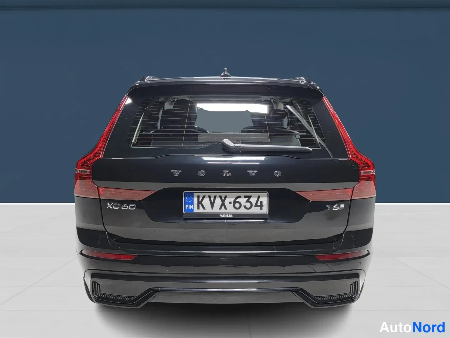 Musta Volvo XC60 2025, takaa, kuva 8