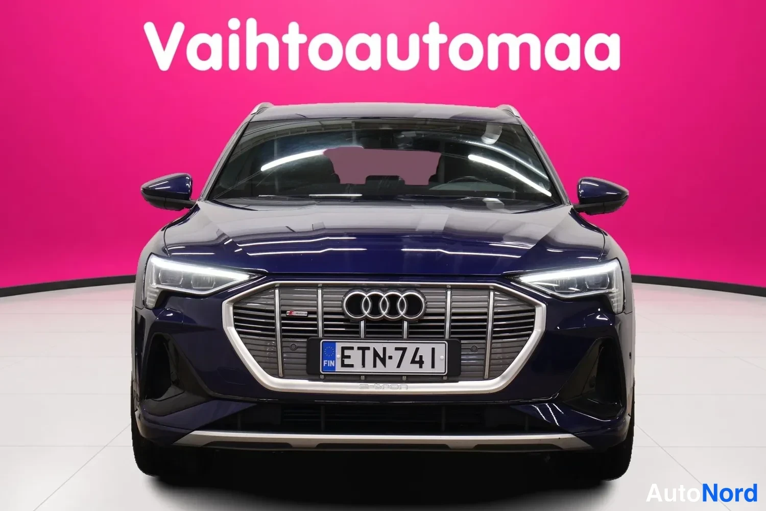 Sininen Audi e-tron Sportback 2021, edestä, kuva 3