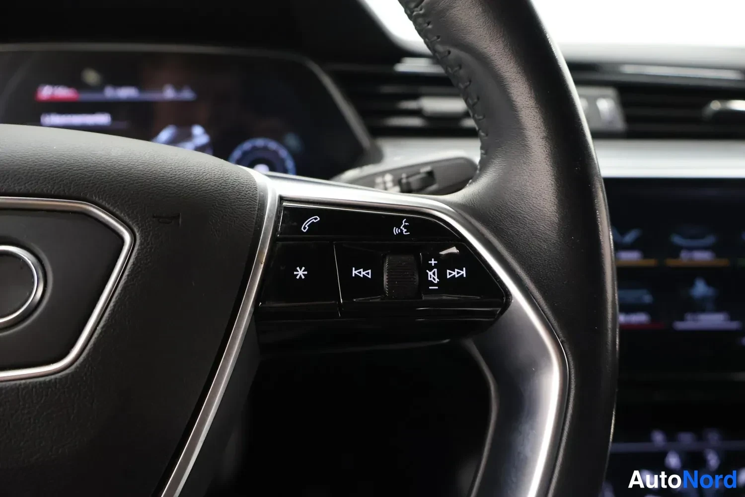 Sininen Audi e-tron Sportback 2021, kuva 16