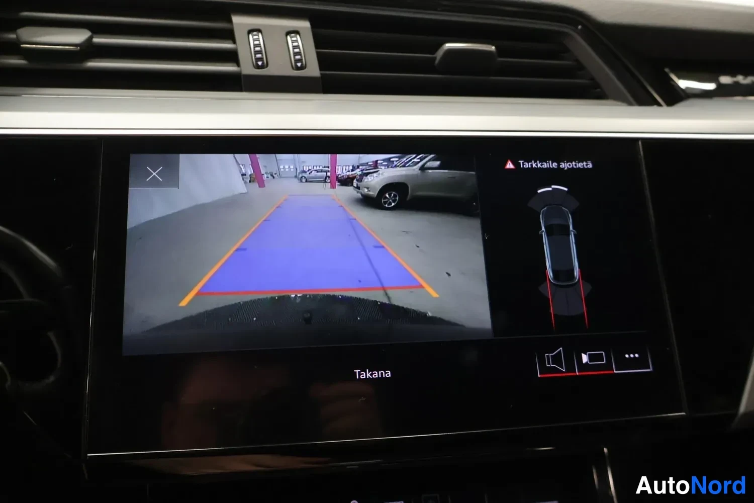 Sininen Audi e-tron Sportback 2021, kuva 25