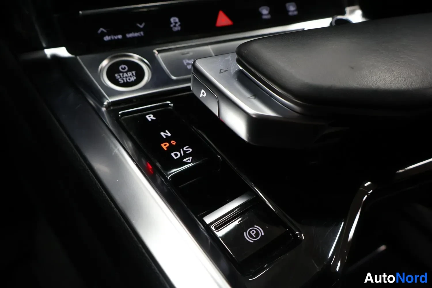 Sininen Audi e-tron Sportback 2021, kuva 27