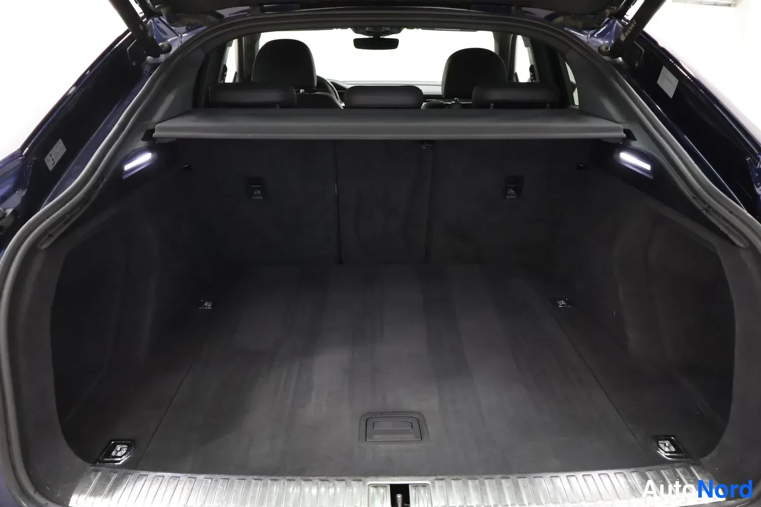 Sininen Audi e-tron Sportback 2021, kuva 24