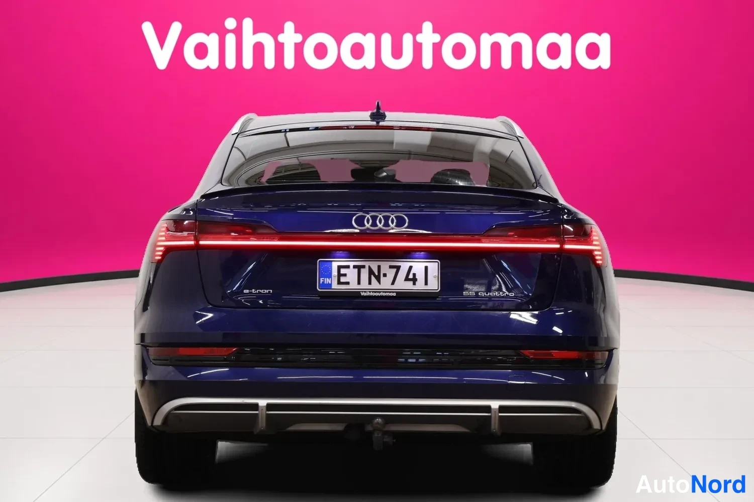 Sininen Audi e-tron Sportback 2021, takaa, kuva 6