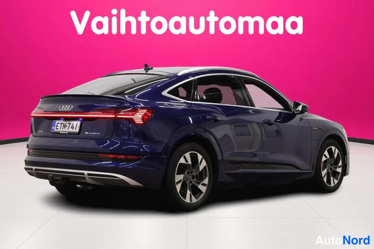 Sininen Audi e-tron Sportback 2021, takaviisto, kuva 5
