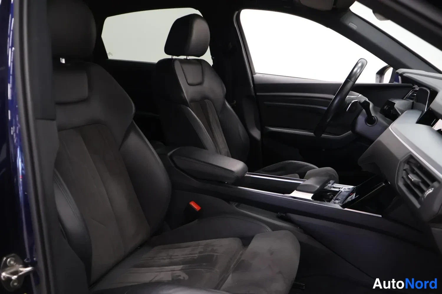 Sininen Audi e-tron Sportback 2021, kuva 8