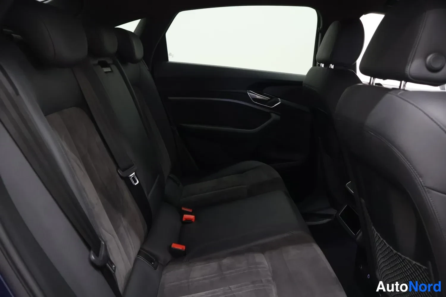 Sininen Audi e-tron Sportback 2021, kuva 9