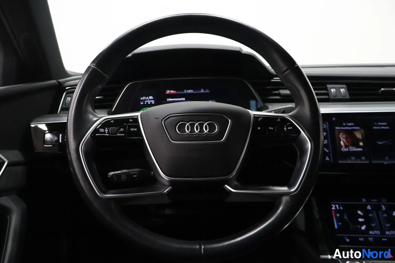 Sininen Audi e-tron Sportback 2021, kuva 11