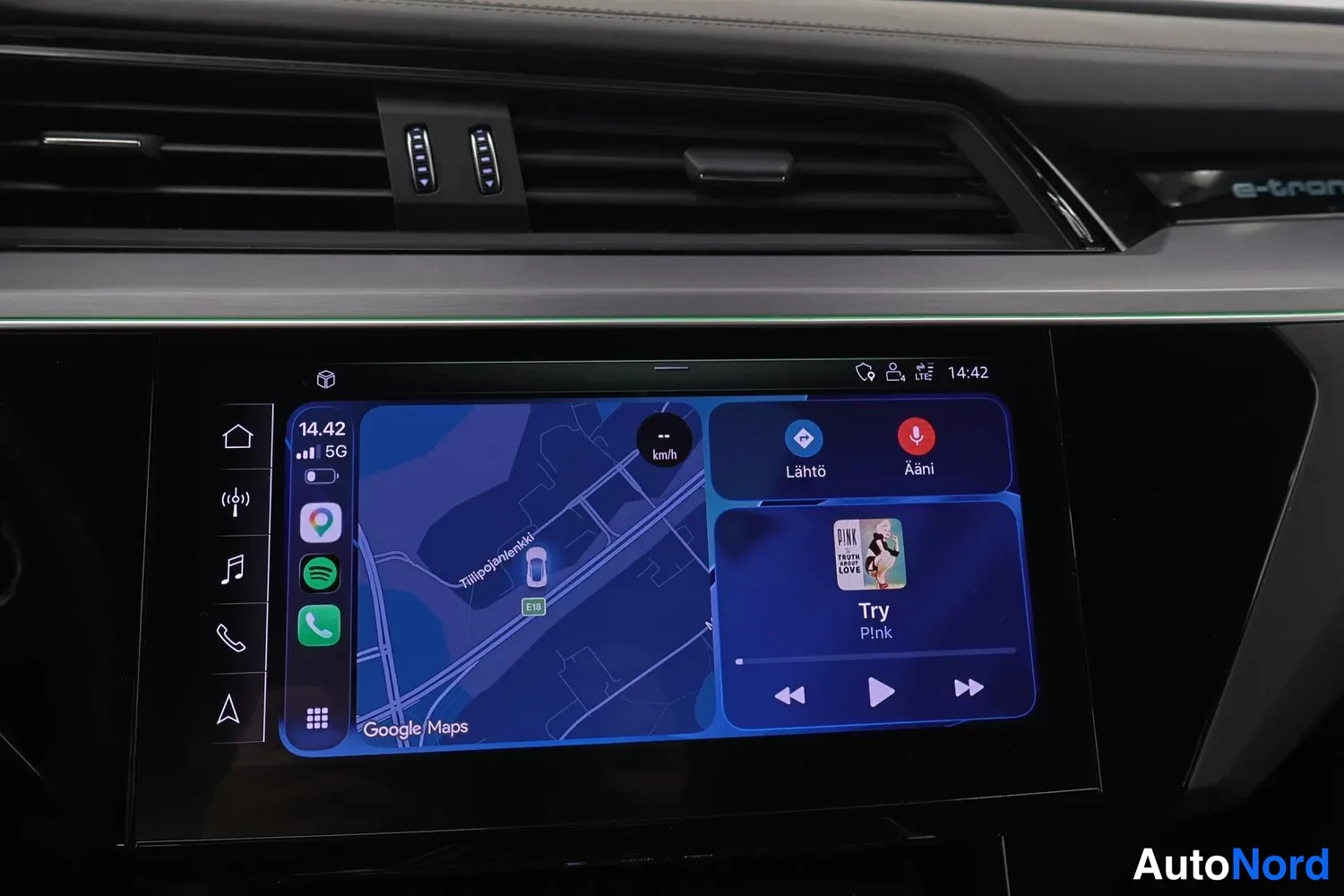 Blue Audi e-tron 55 2019, photo 25