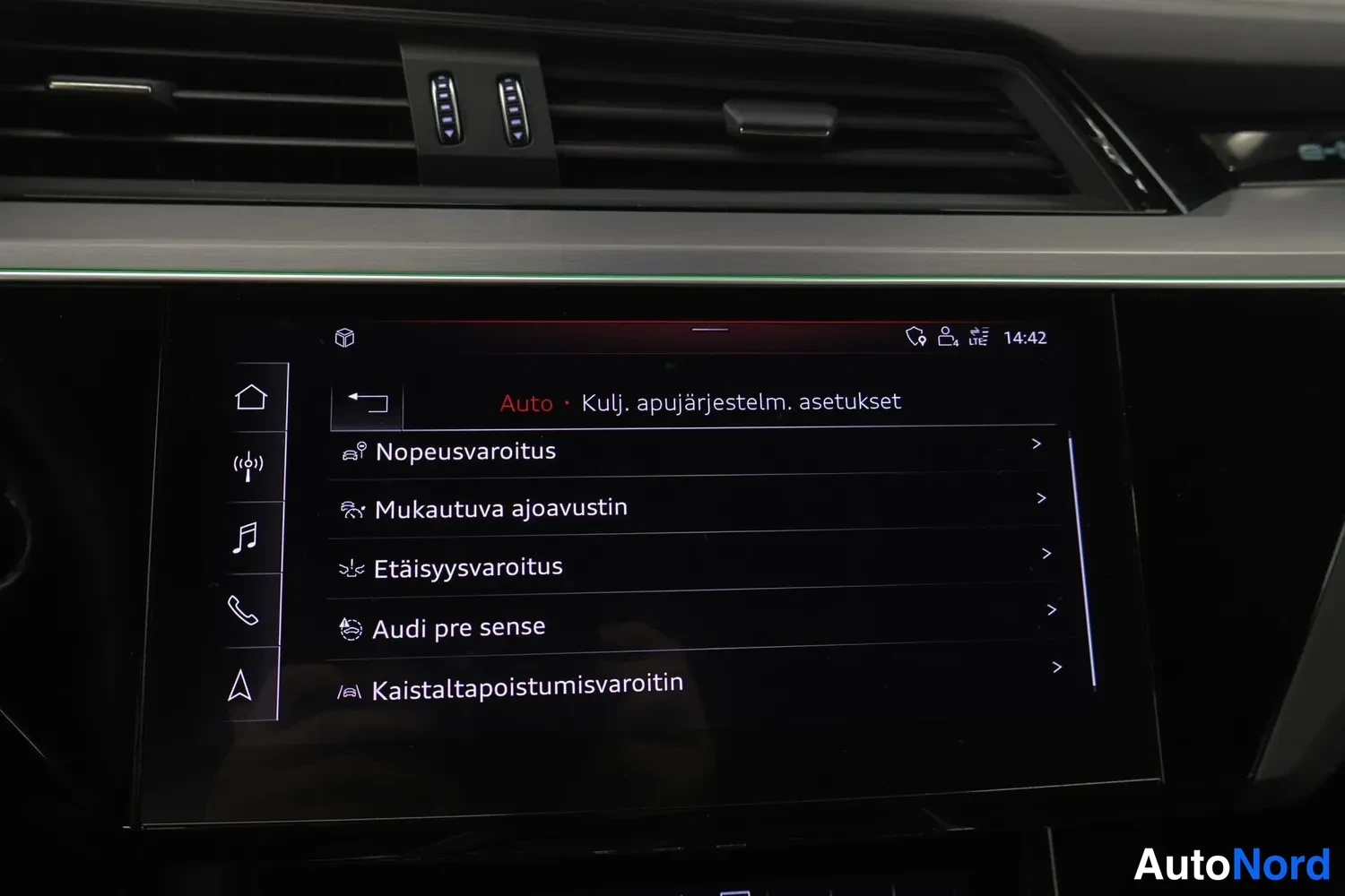 Blue Audi e-tron 55 2019, photo 26