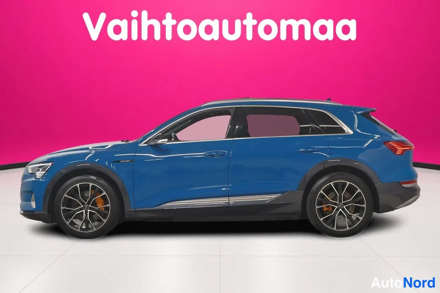 Blue Audi e-tron 55 2019, side, photo 5