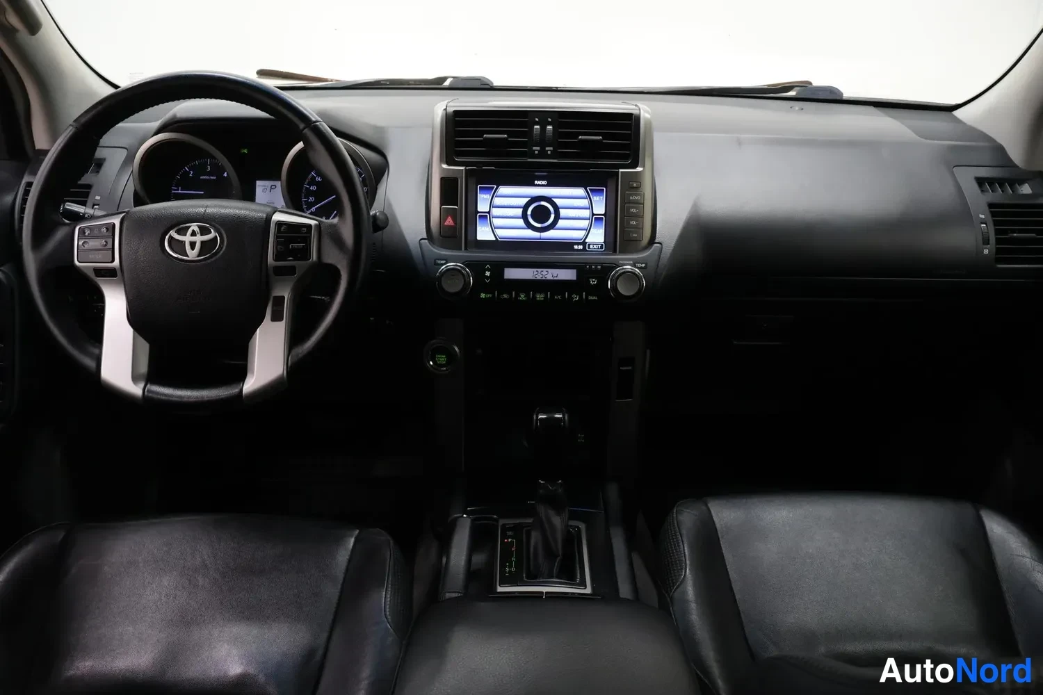 Beige Toyota Land Cruiser 2012, photo 11