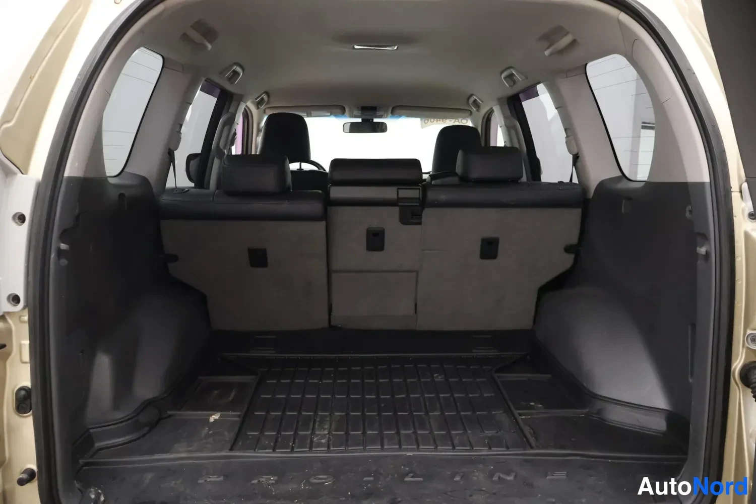 Beige Toyota Land Cruiser 2012, photo 23