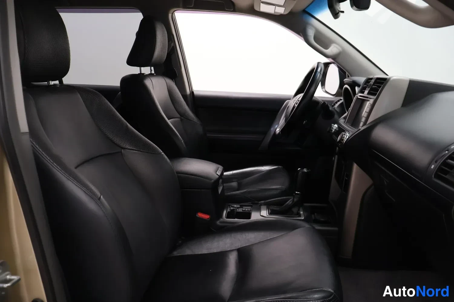Beige Toyota Land Cruiser 2012, photo 7
