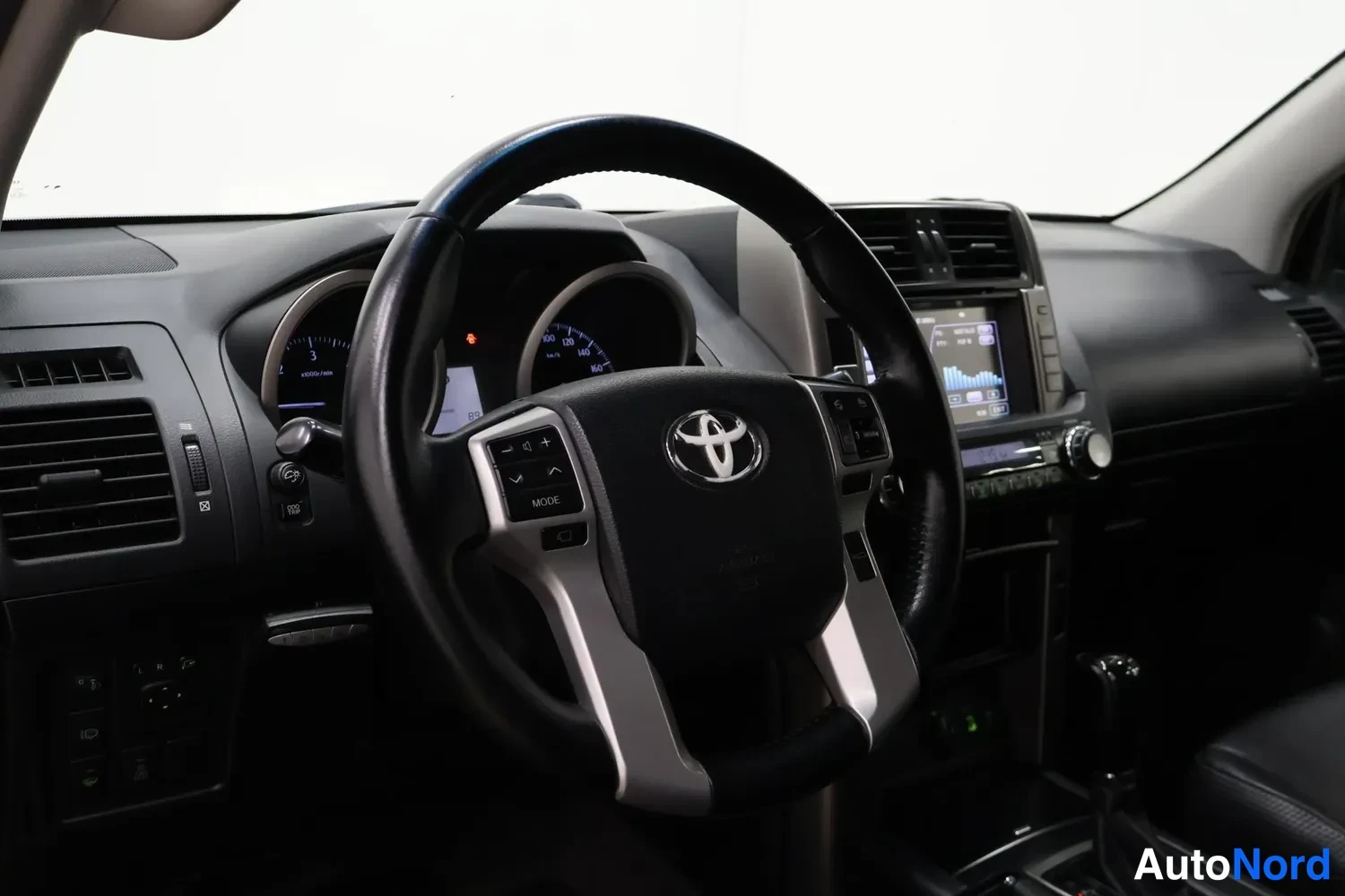 Beige Toyota Land Cruiser 2012, photo 10