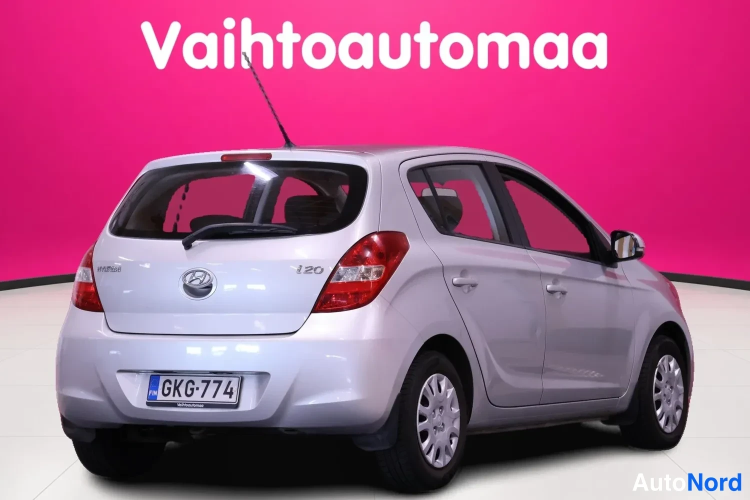 Silver Hyundai i20 2012, rear three-quarter, photo 5