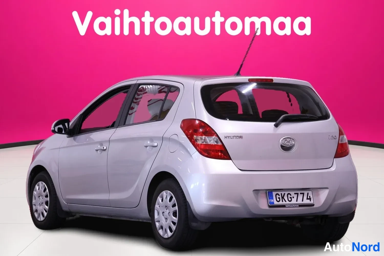 Silver Hyundai i20 2012, rear three-quarter, photo 6
