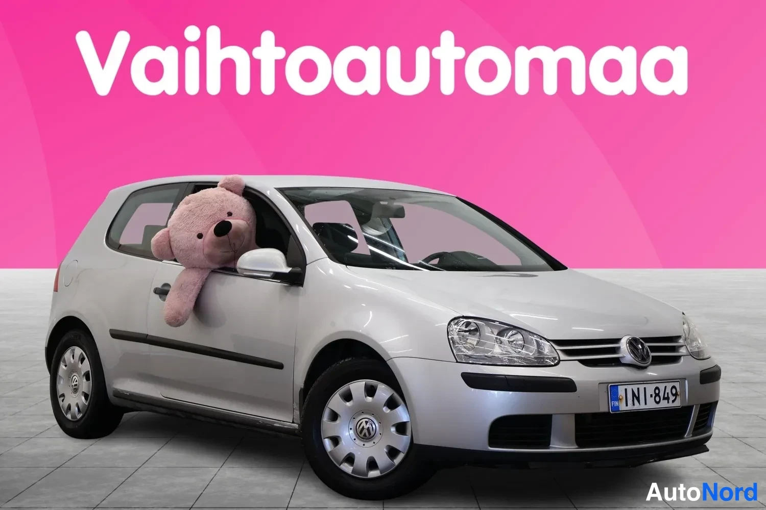 Harmaa Volkswagen Golf 2005, etuviisto, keula oikealle, kuva 2