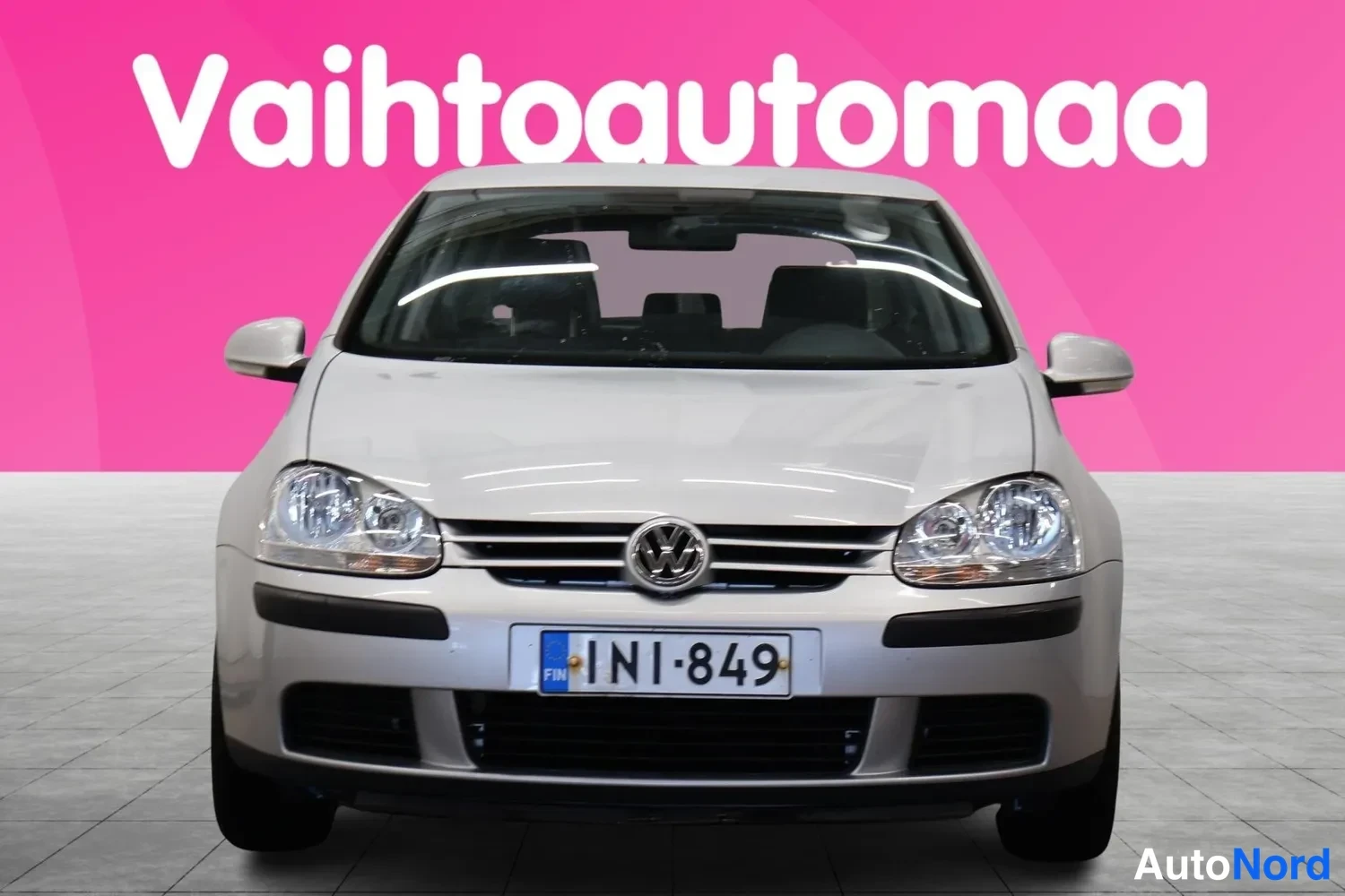 Harmaa Volkswagen Golf 2005, edestä, kuva 3