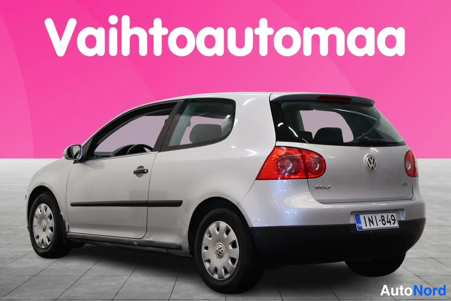Harmaa Volkswagen Golf 2005, takaviisto, kuva 4