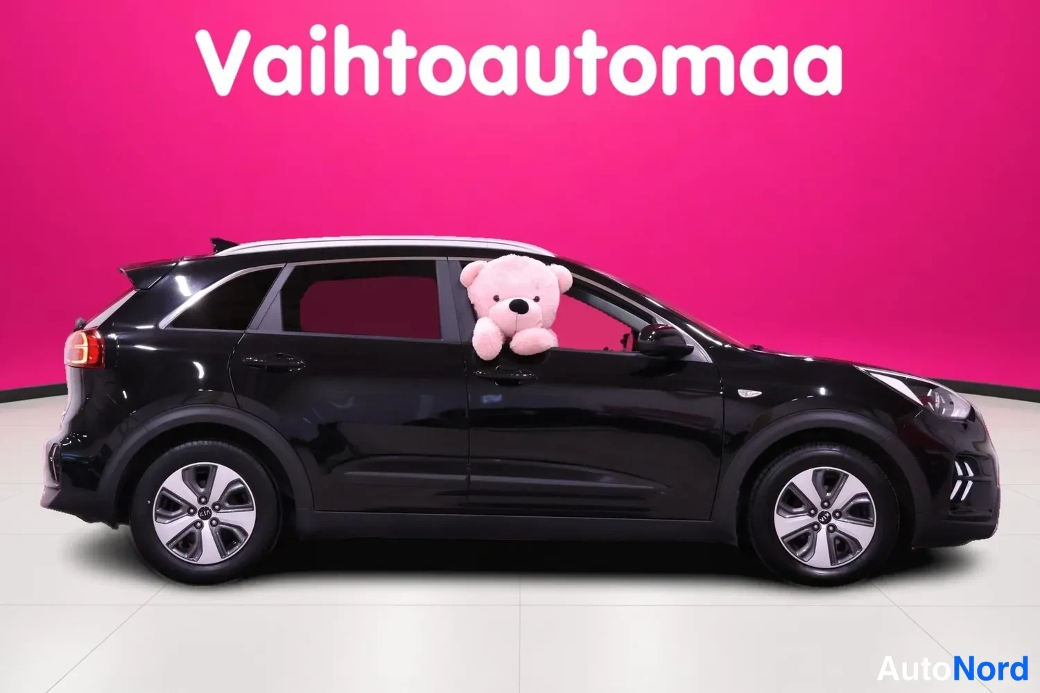 Musta Kia Niro 2020, sivulta, kuva 3