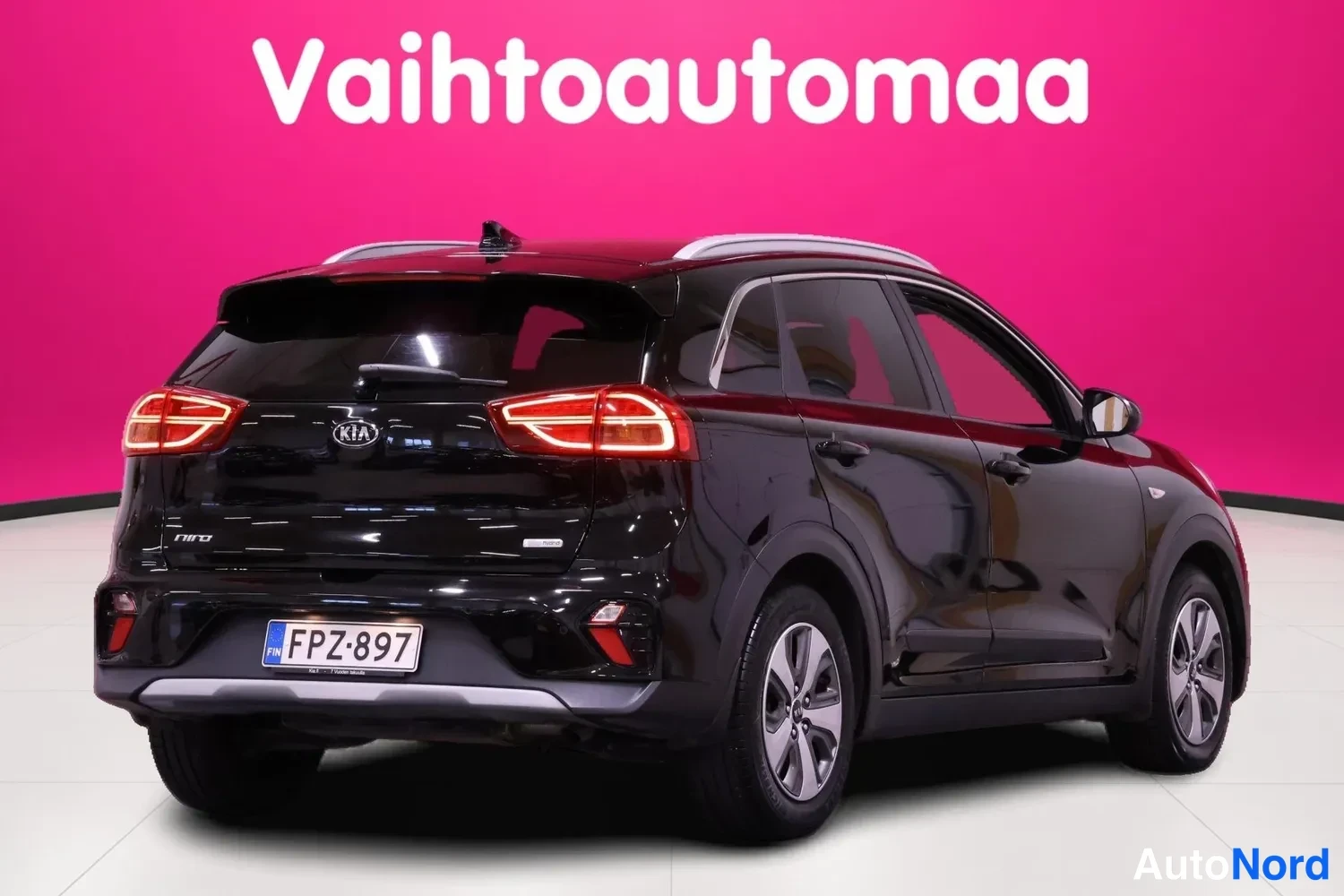 Musta Kia Niro 2020, takaviisto, kuva 5