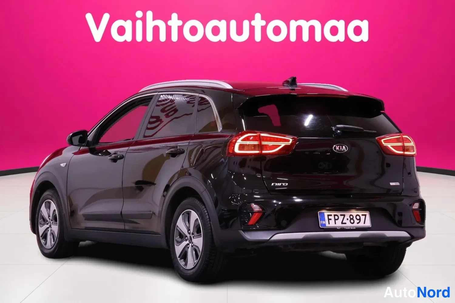 Musta Kia Niro 2020, takaviisto, kuva 6