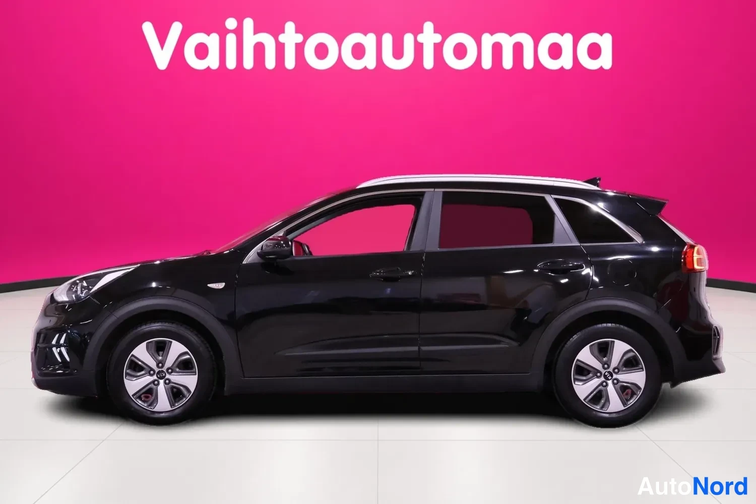 Musta Kia Niro 2020, sivulta, kuva 4