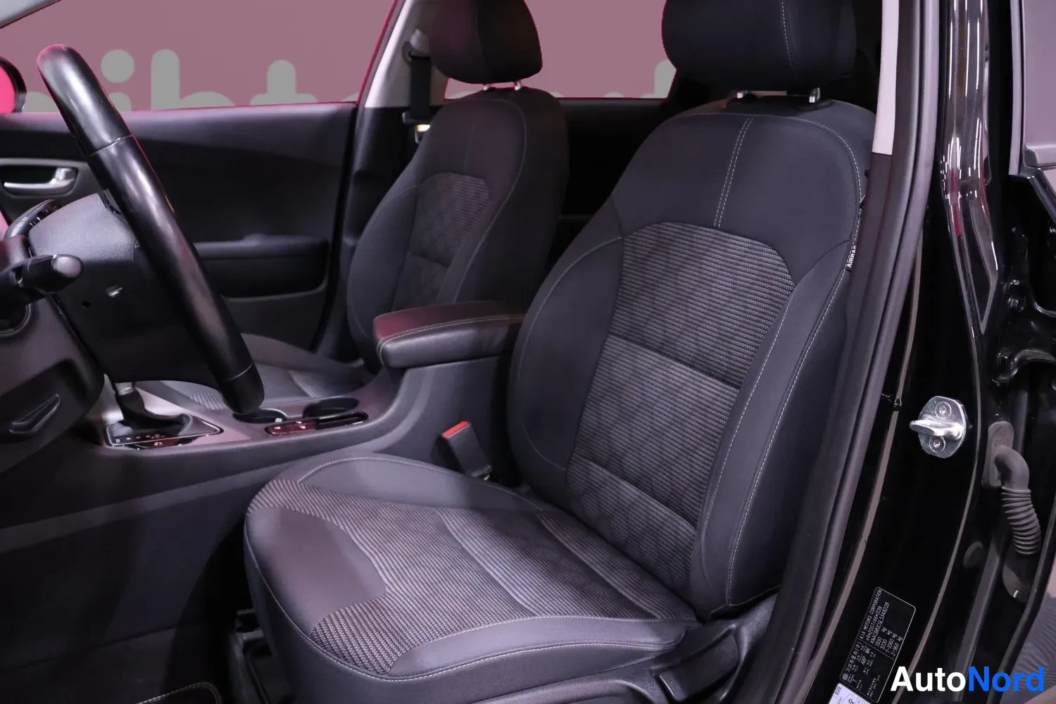 Musta Kia Niro 2020, kuva 9