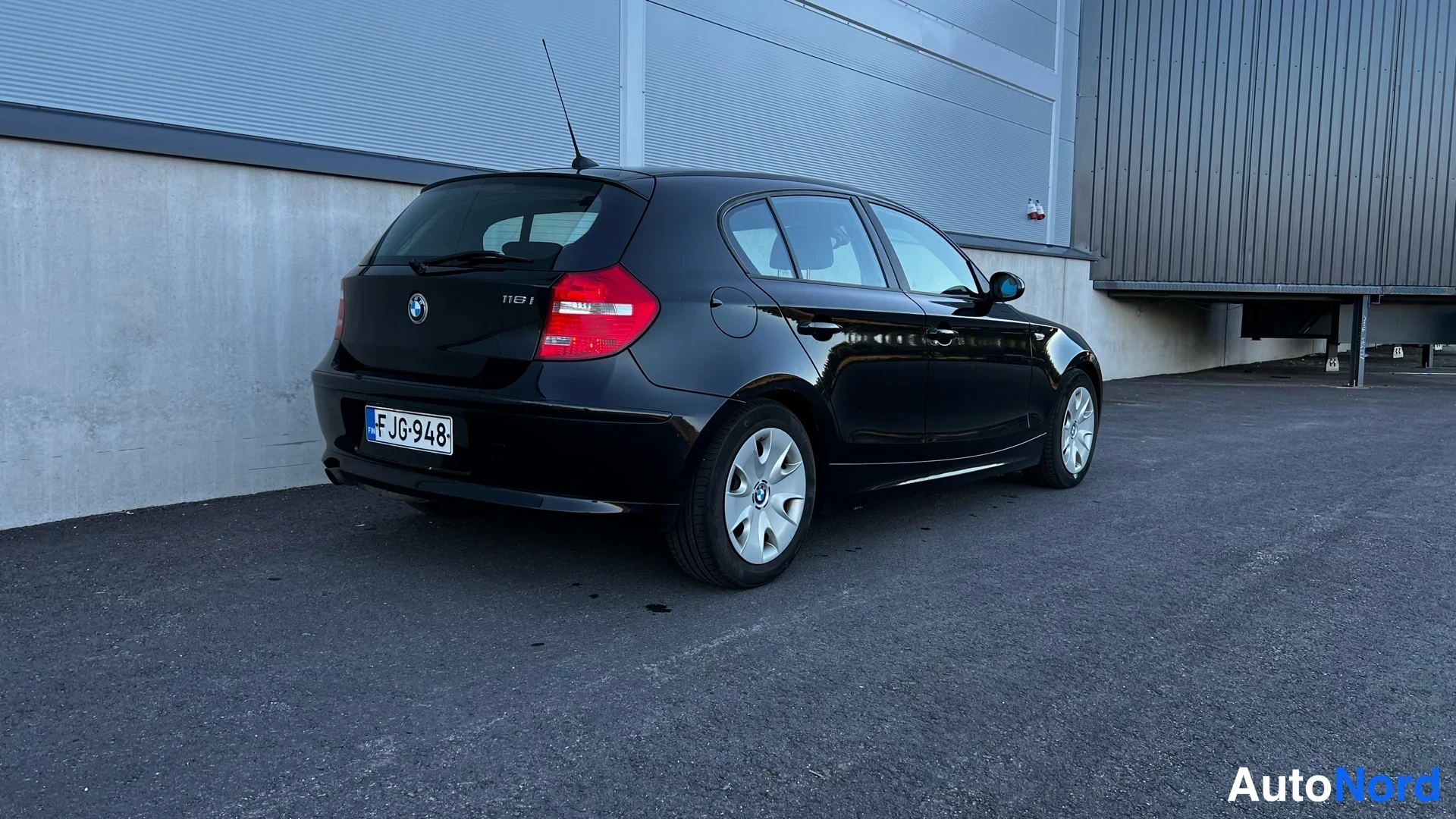 Black BMW 116i 2009, rear three-quarter, photo 12