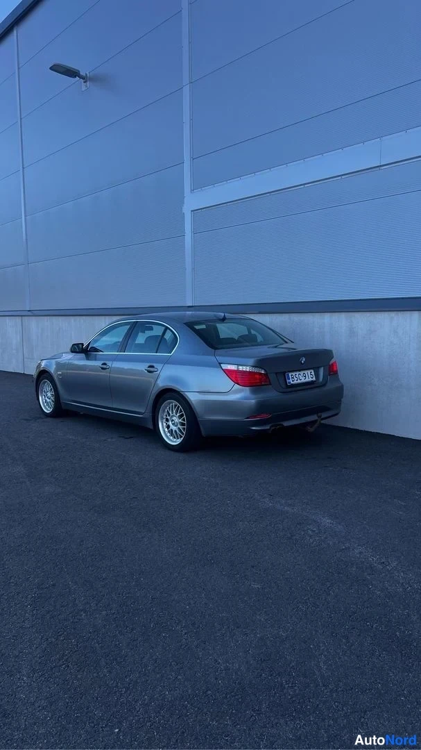 Grey BMW 530d xDrive 2008, rear three-quarter, photo 9