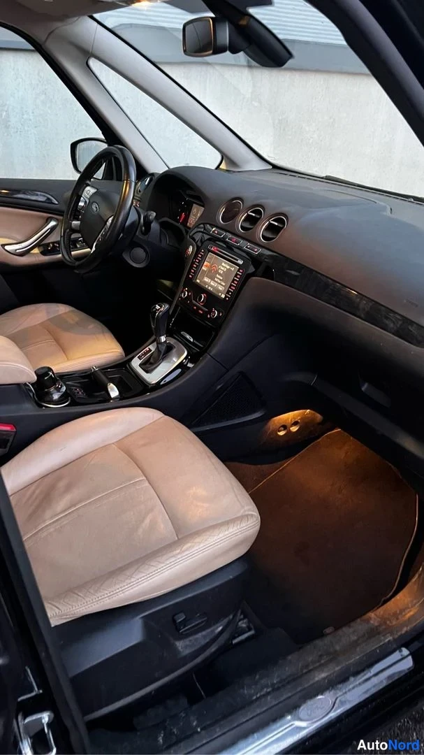 Black Ford Galaxy 2014, photo 23